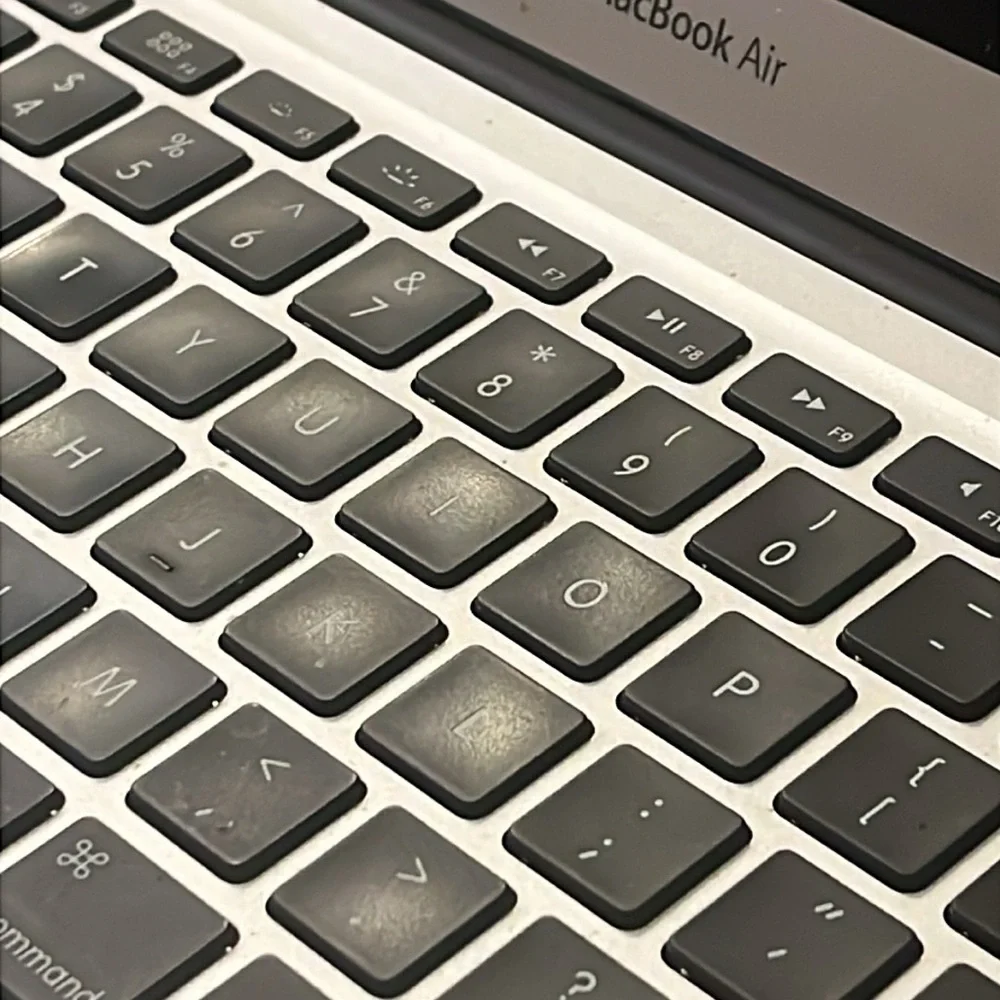 MacBook Air 13 Inch Laptop Computer For Parts Only - No Hard Drive -